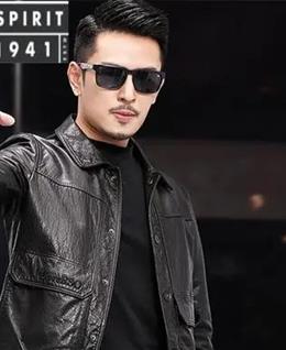 用手穿过你的黑发的头像