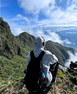 握紧手中抢的头像