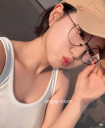 眼镜妹牛奶YW的头像