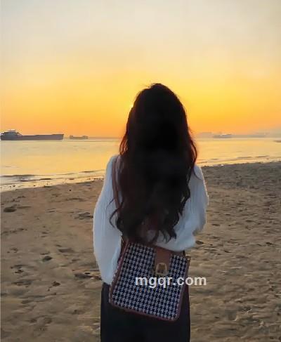 小瓶子不装水的头像