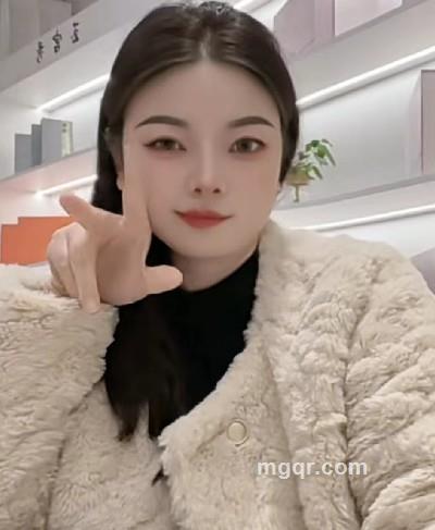 蓝天白裙少女的头像