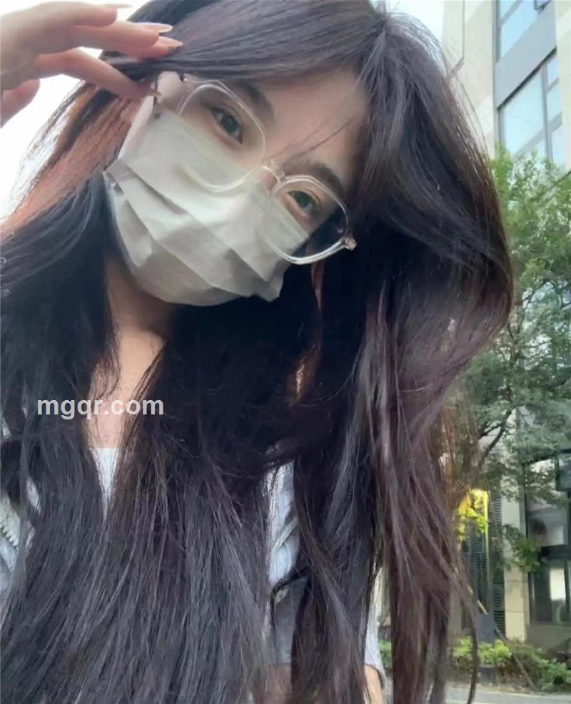 一只慵懒的猫的头像