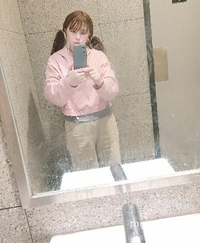 只爱运动鞋的村姑