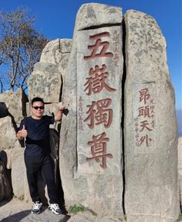 浮在空中的鱼的头像