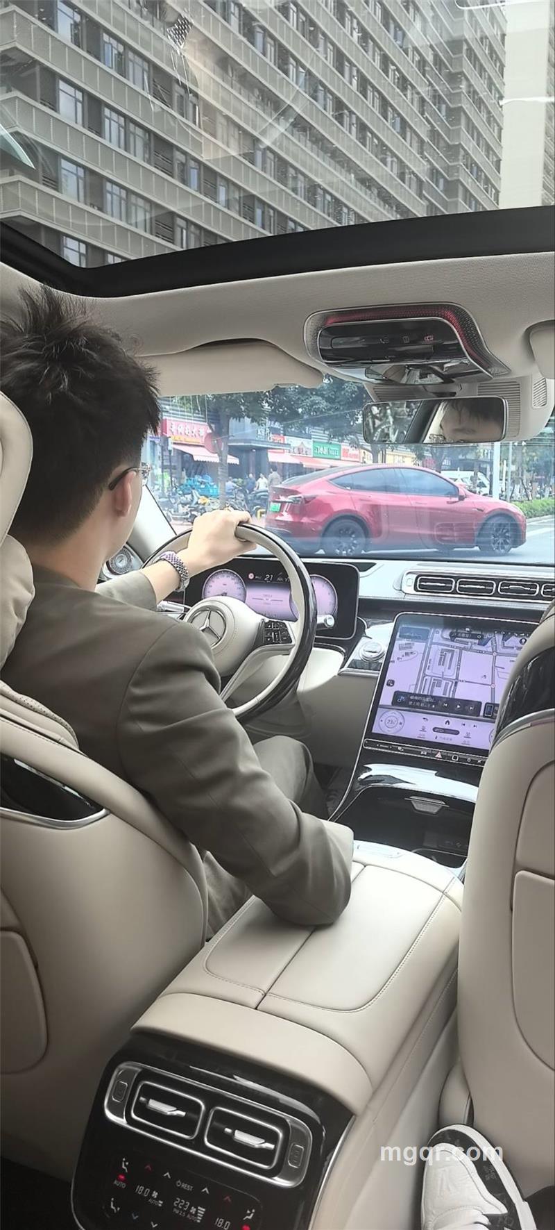 有钱有颜的头像