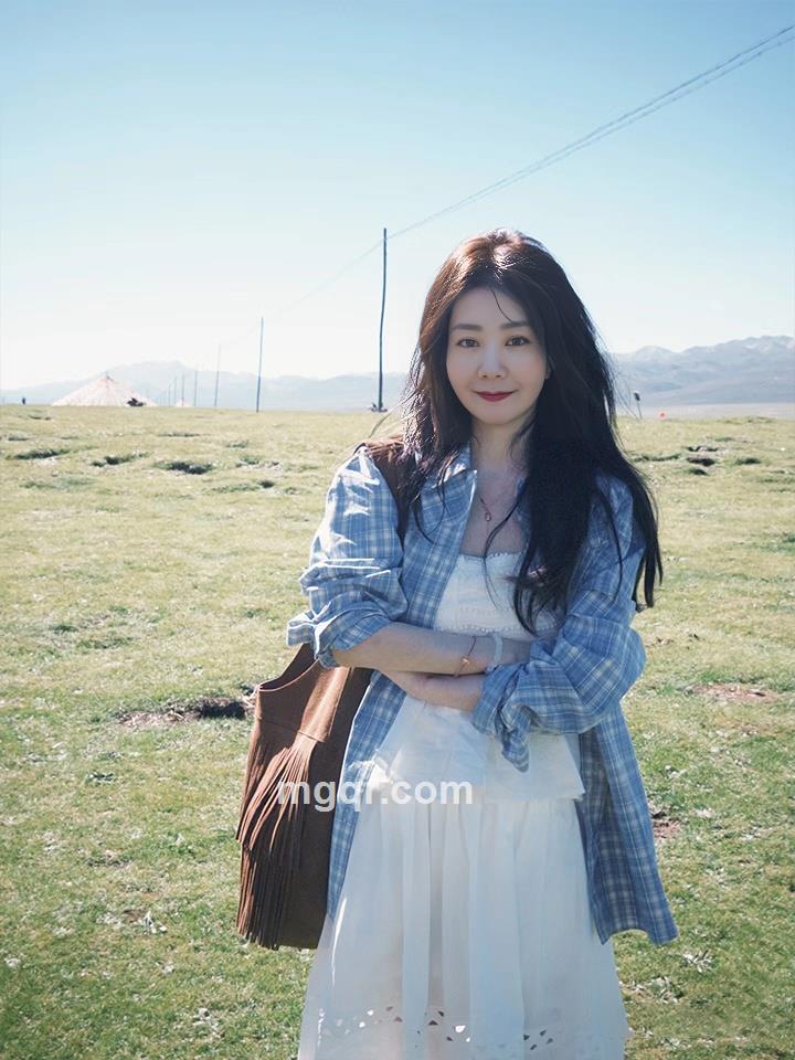 有气质的丰满淑女的头像