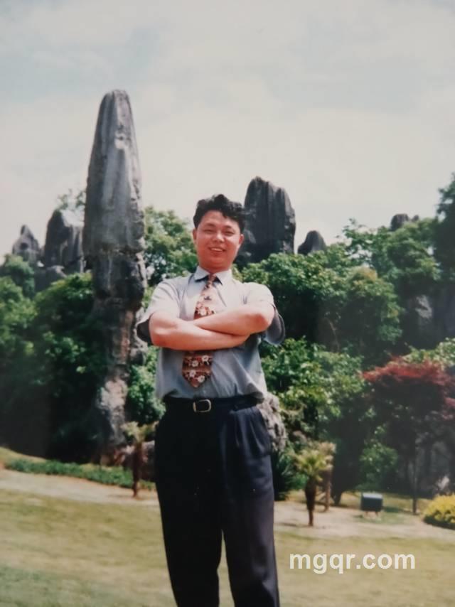 成熟男人的温柔的头像