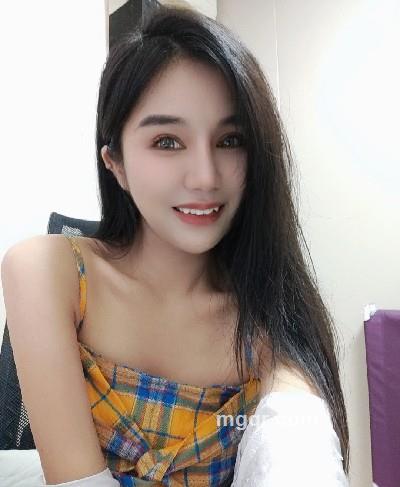 有虎牙的小姐姐的头像