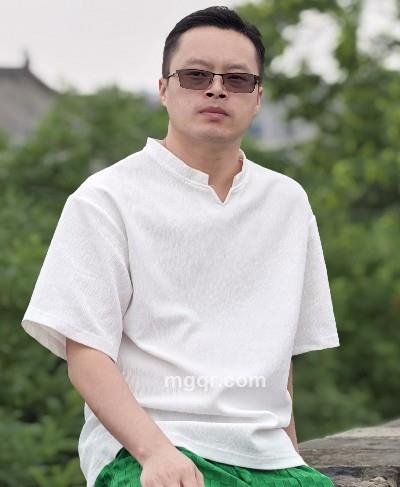 淋着雨的头像