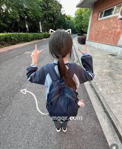 萌了个兔的头像