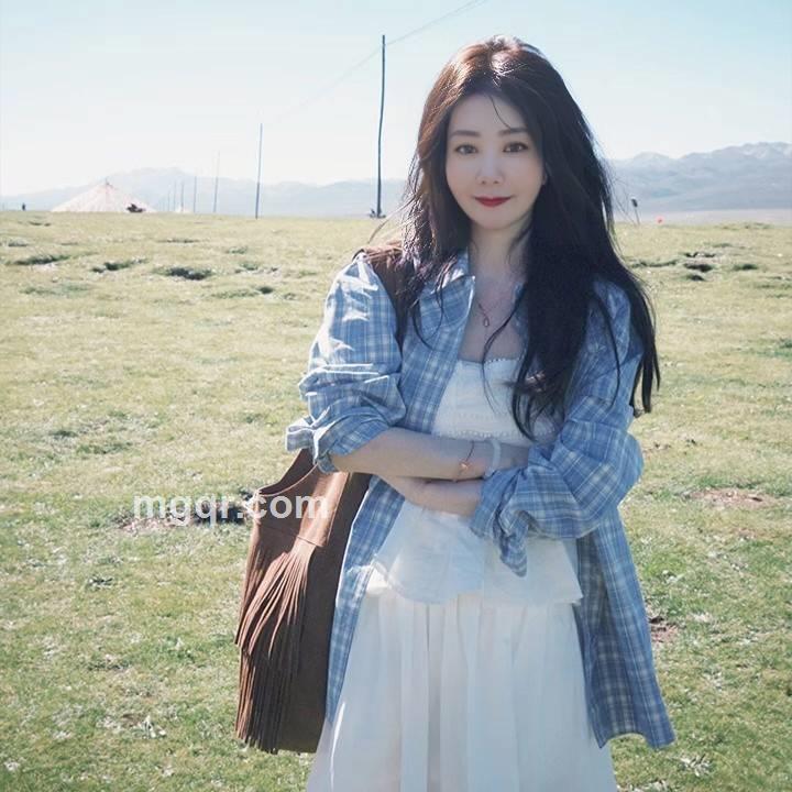 有气质的丰满淑女的头像