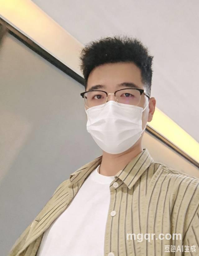 阴天里的向日葵的头像