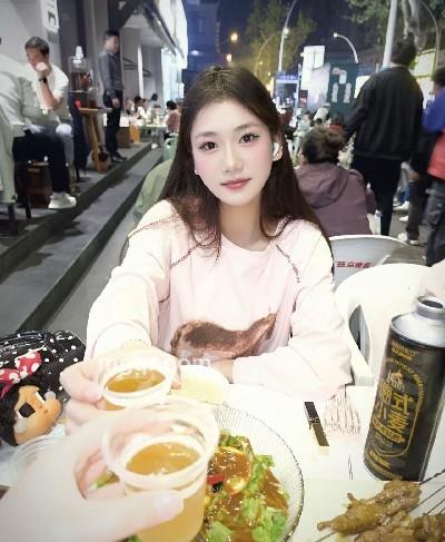 茜茜的头像