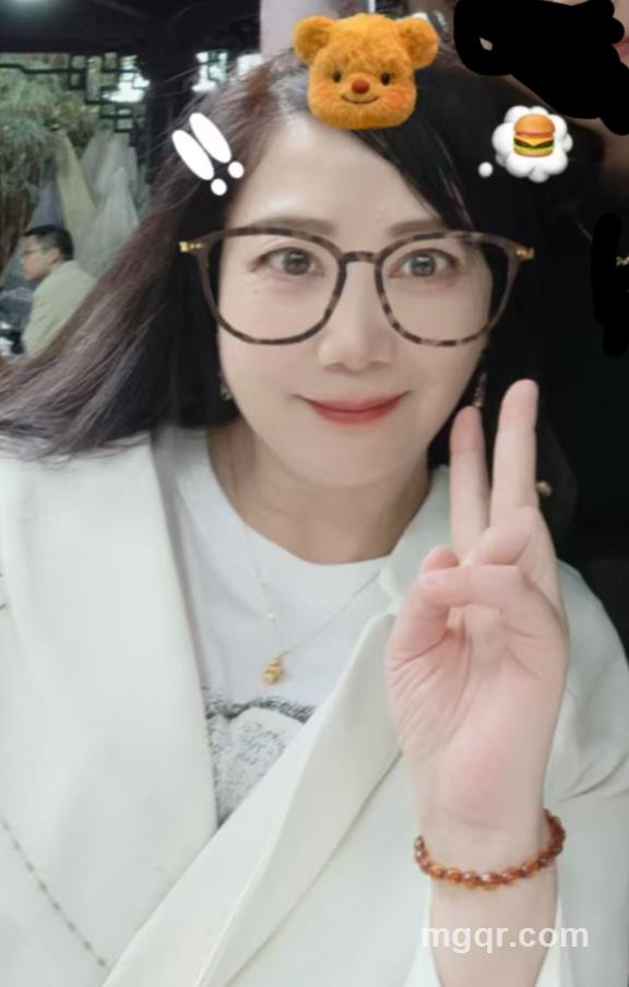 有气质的丰满淑女的头像