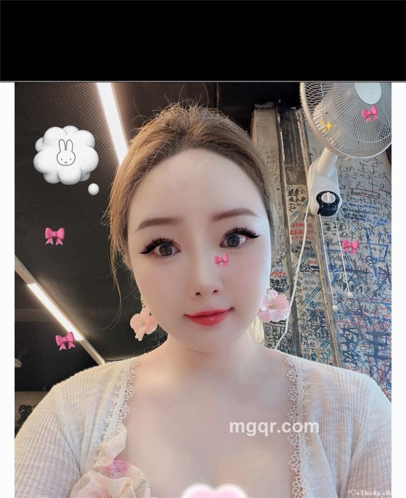 白皮气质粉鲍蜜桃HR经理的头像