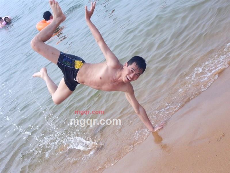 半杯红酒的第1张照片