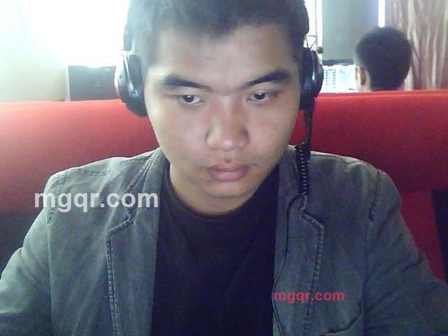 寂寞中落寞男孩的第1张照片