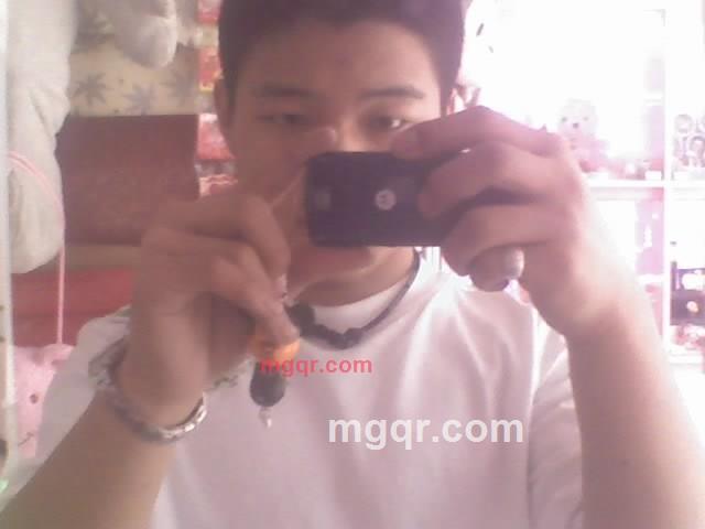 孤独小男人的第1张照片