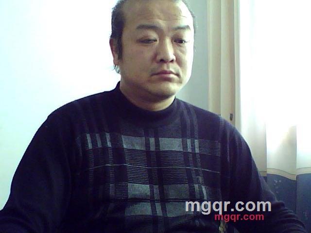 翱翔在海洋上的鹰的第2张照片