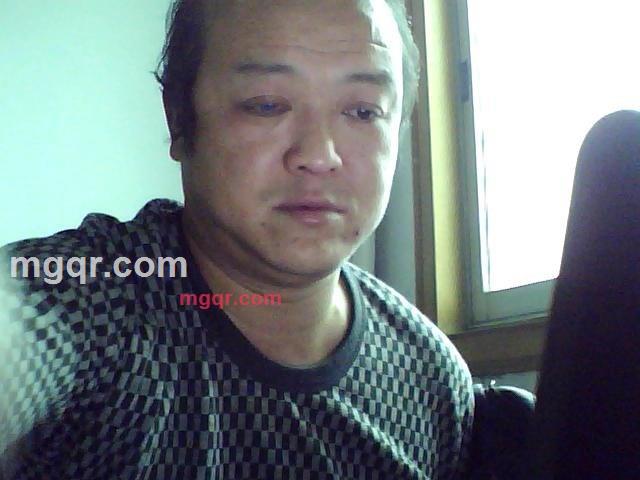 翱翔在海洋上的鹰的第1张照片