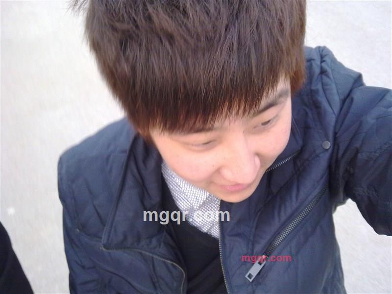 表情沉闷的第3张照片