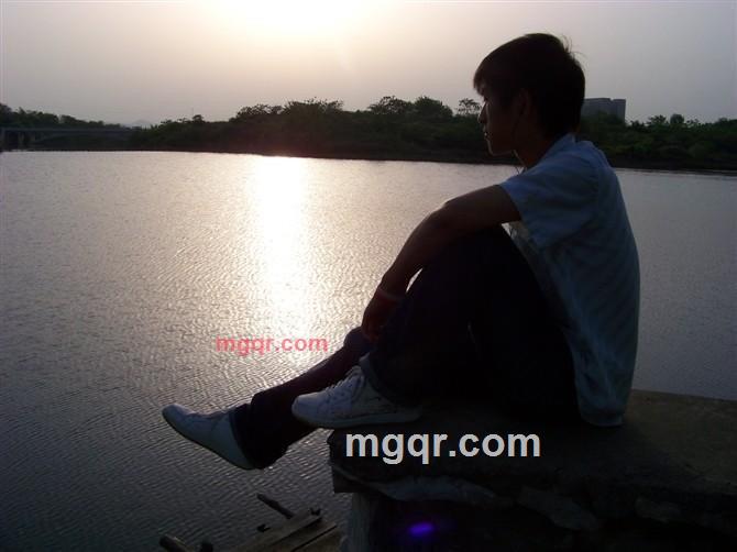 淋雨的第1张照片