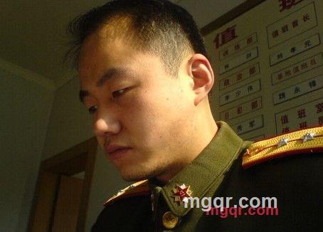 风雨中的男人的第1张照片