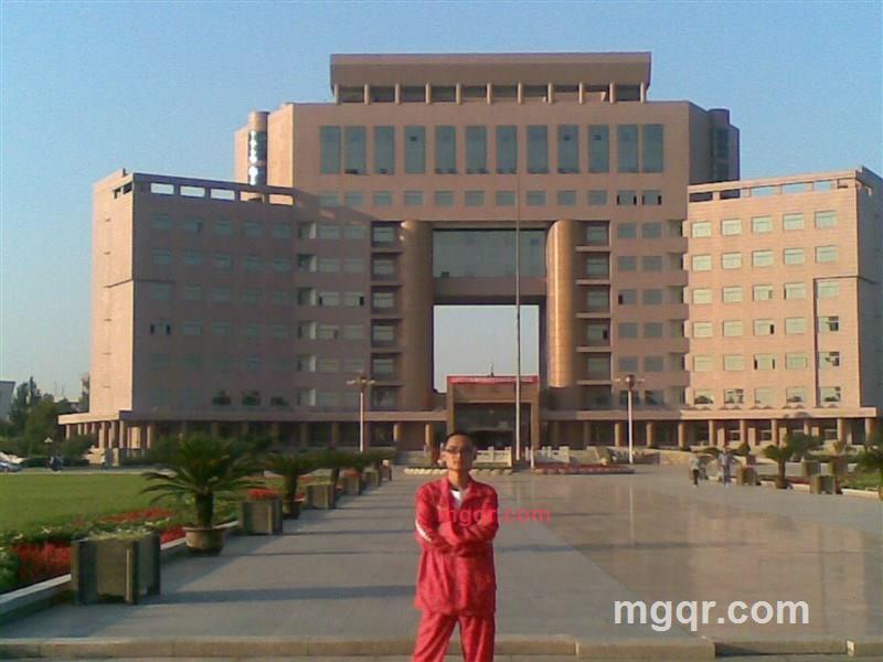 在校小伙儿的第2张照片