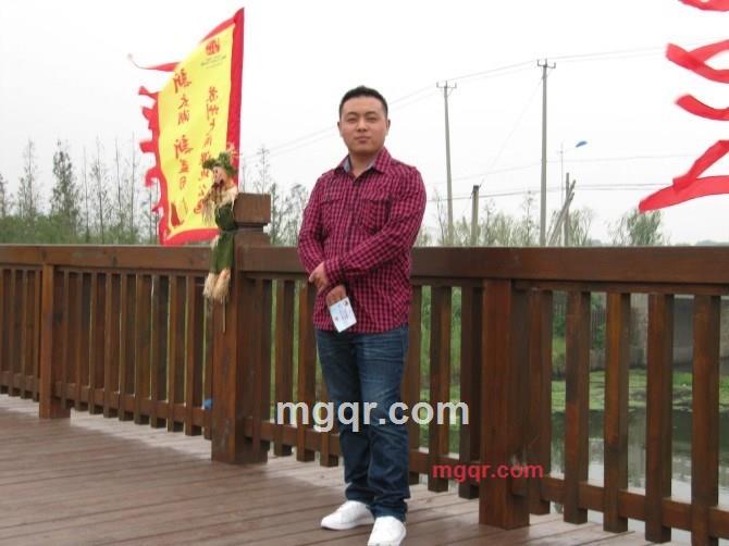 我恨我空虚的第2张照片