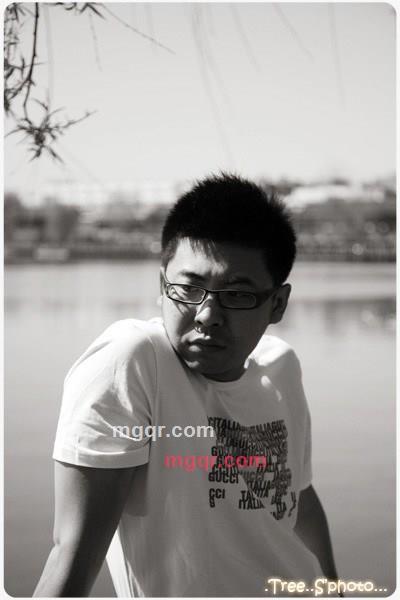 与。寂寞搭戯的第1张照片