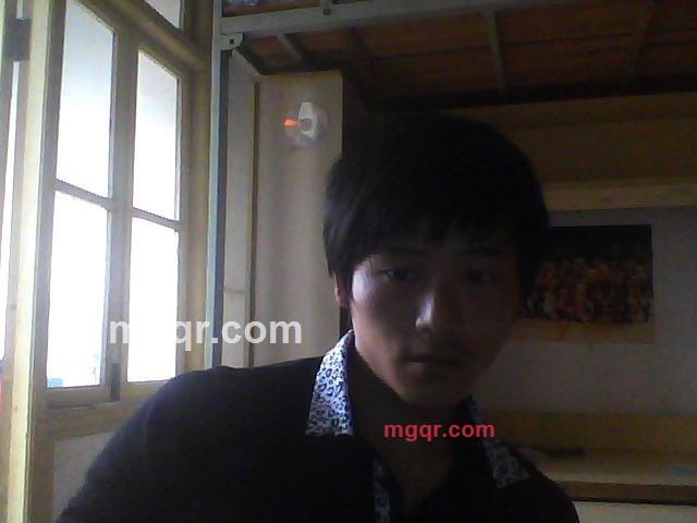 长须的害羞男的第3张照片