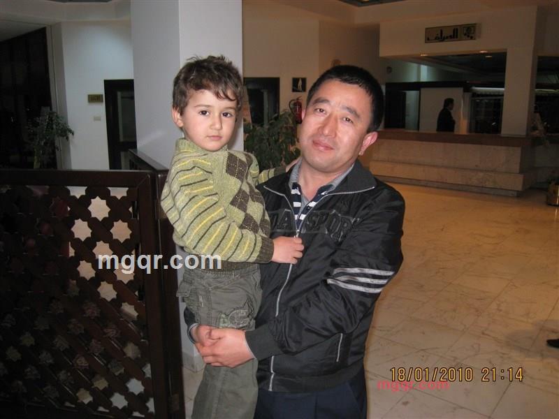 寂寞的男孩的第1张照片