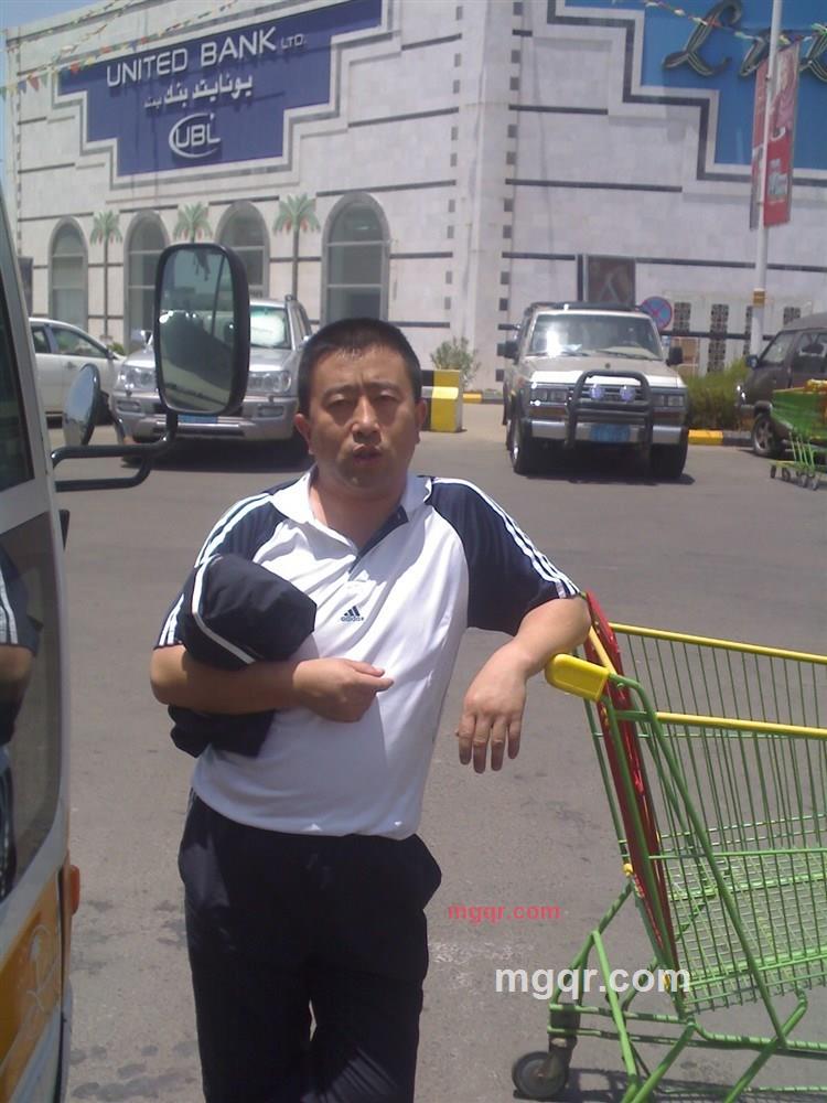 寂寞的男孩的第5张照片