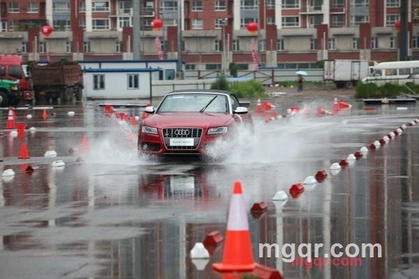 孤独之夜525的第1张照片