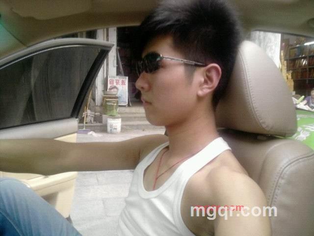 跟哥 你拽了.....的第1张照片