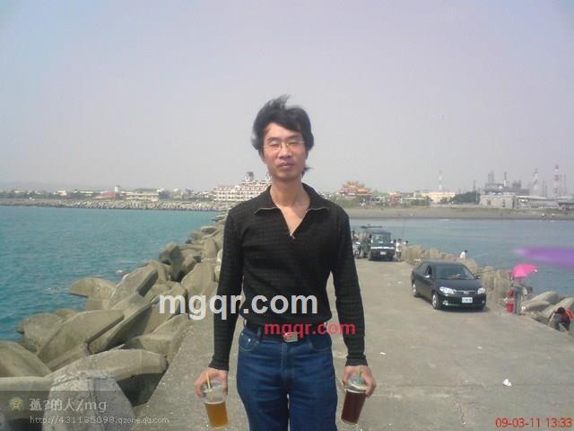 孤獨的黑鷹的第1张照片