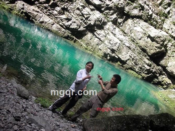 Alone的第1张照片