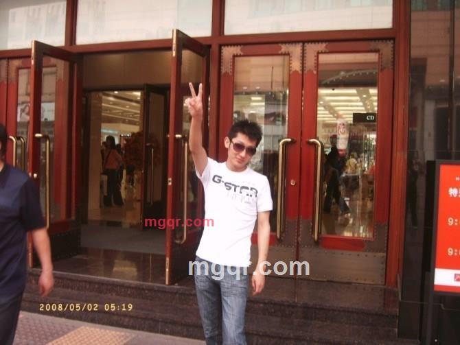 低调的青年的第1张照片