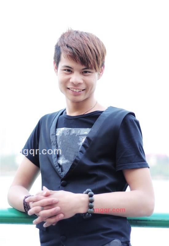 孤独的小男生的第7张照片