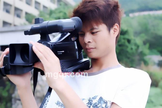 孤独的小男生的第5张照片