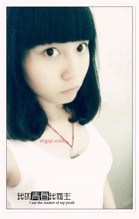 素颜衬红妆的第3张照片