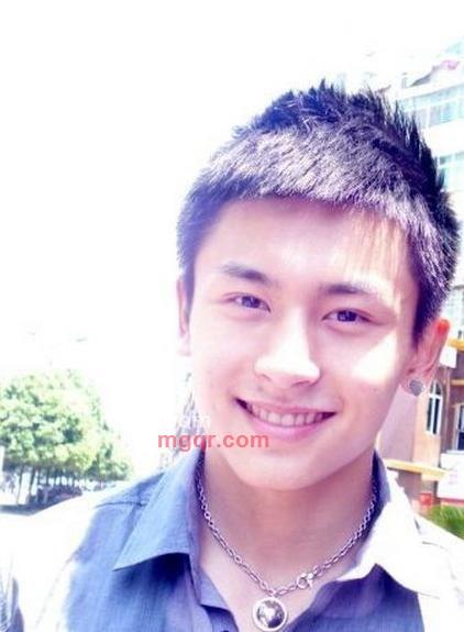 肌肉小帅哥的第1张照片