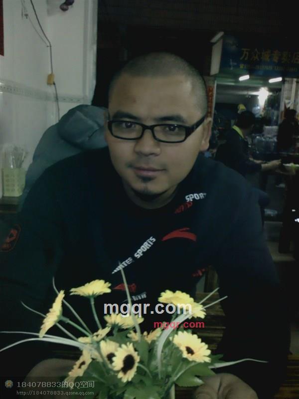 留着胡子的男人的第5张照片