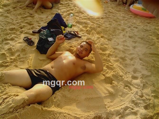 留着胡子的男人的第3张照片