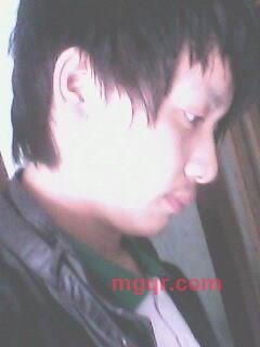 流浪的猫爱吃鱼的第4张照片