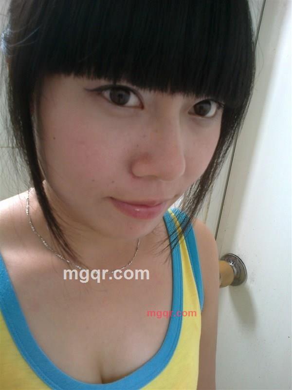 素颜衬红妆的第1张照片