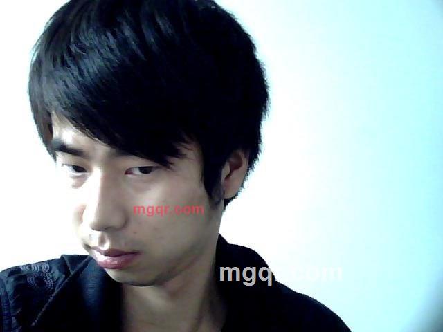 年轻小伙←的第3张照片