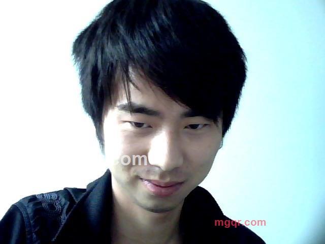 年轻小伙←的第2张照片