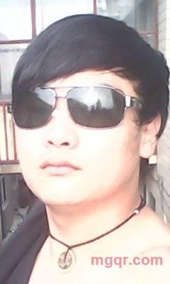 疯狂的小*男的第1张照片