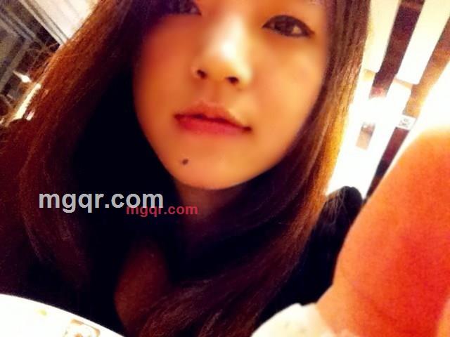 性感小美眉的第2张照片